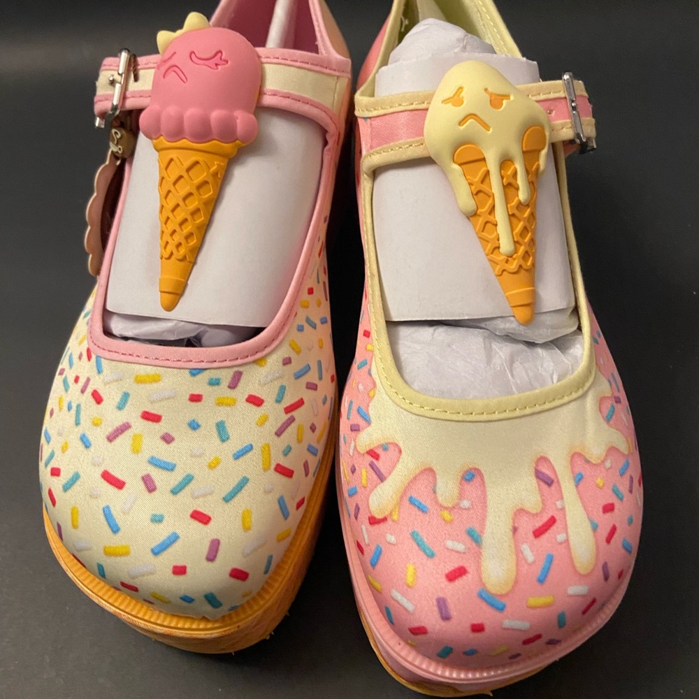 I Melt for You Hot Chocolate Design Platform Heels, Size 5, Unique Design